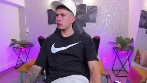 Snapshot of nils_saint chatting on November 9, 4:33 am Nils online show from November 9, 4:33 am