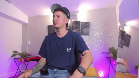 Snapshot of nils_saint chatting on November 11, 2:44 am Nils online show from November 11, 2:44 am