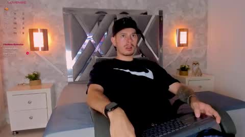 Snapshot of nils_saint chatting on November 17, 3:01 am Nils online show from November 17, 3:01 am