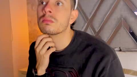 Snapshot of nils_saint chatting on November 18, 4:39 am Nils online show from November 18, 4:39 am