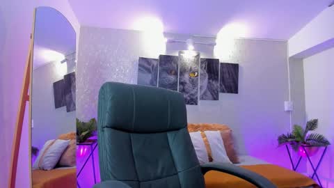 Snapshot of nils_saint chatting on December 4, 3:38 am Nils online show from December 4, 3:38 am