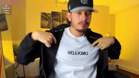 Snapshot of nils_saint chatting on February 17, 4:20 am Nils online show from February 17, 4:20 am