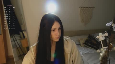 Jennet online show from February 6, 7:06 pm