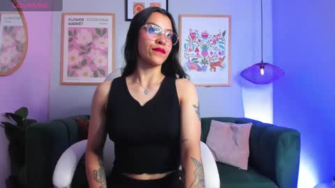 Snapshot of nina__dixon chatting on February 8, 8:10 pm Nina online show from February 8, 8:10 pm