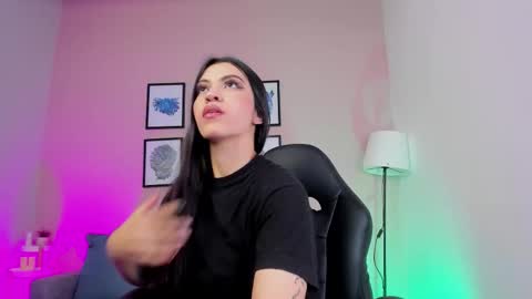 Snapshot of nina__dixon chatting on December 16, 10:48 pm Nina online show from December 16, 10:48 pm