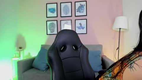 Snapshot of nina__dixon chatting on December 17, 11:44 pm Nina online show from December 17, 11:44 pm