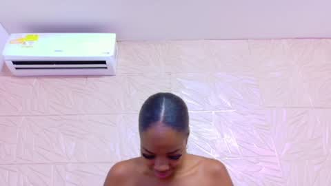 nina_bae_ online show from April 18, 7:18 pm