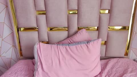 Nina Carther online show from March 18, 4:10 pm