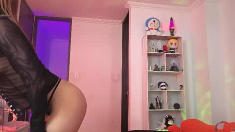 Snapshot of nina_delrey chatting on June 25, 9:52 pm Nina Neon Nostrade online show from June 25, 9:52 pm