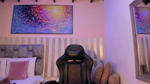 nina_glow_ online show from June 3, 10:40 am