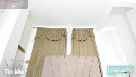 nina_keller_ online show from November 28, 11:18 pm