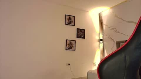  N I N A online show from November 30, 2:54 pm