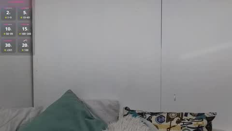 Ninaa fox online show from December 1, 4:23 pm