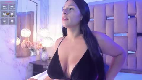 ninabloom_ online show from March 20, 11:37 am