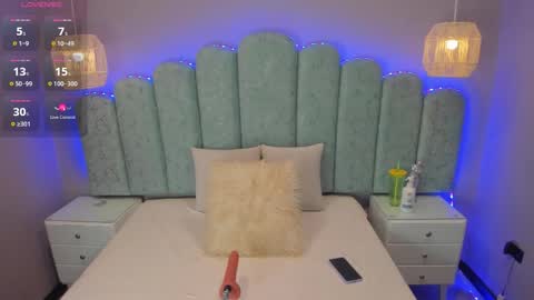 Snapshot of ninacrave_ chatting on January 7, 2:47 am Nina online show from January 7, 2:47 am