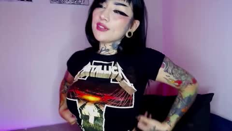 Snapshot of ninadanger chatting on April 10, 3:39 pm Heyyy guys Im Ninas crazy online show from April 10, 3:39 pm