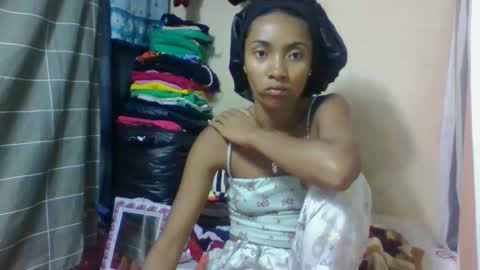 ninaeaa online show from May 22, 11:49 am