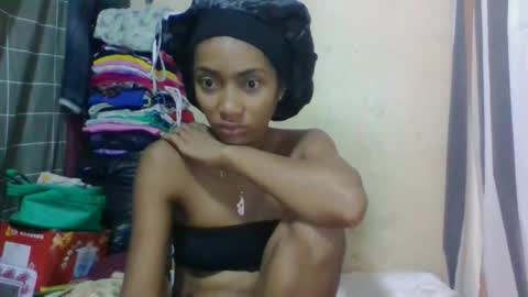 ninaeaa online show from May 24, 9:31 pm