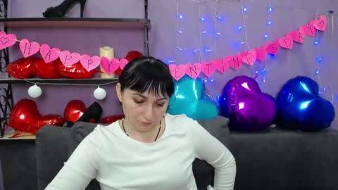 ninaflawlees online show from February 6, 5:35 am