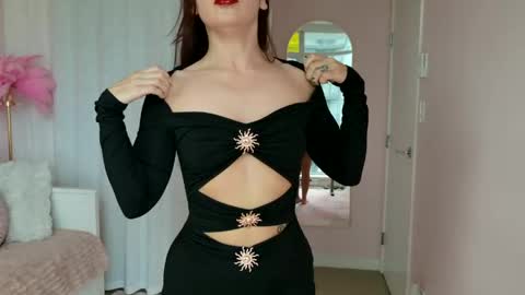 NinaOneil online show from June 6, 7:40 pm