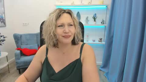 ninastarle online show from May 26, 11:50 am