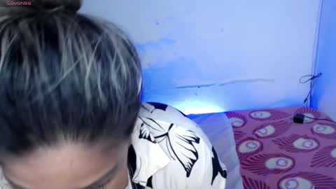 ninatinydoll1 online show from April 15, 11:39 am