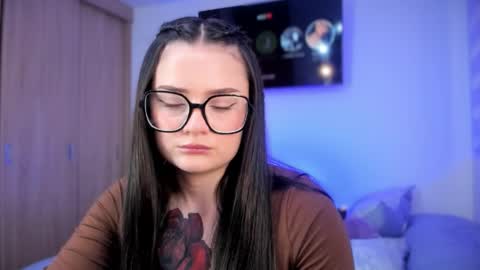 Snapshot of ninavolkov chatting on April 6, 11:27 pm ninavolkov online show from April 6, 11:27 pm