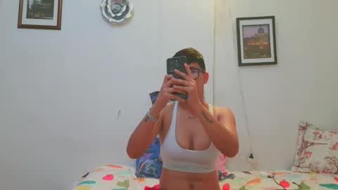 Snapshot of nini_smith chatting on March 13, 12:39 am nini_smith online show from March 13, 12:39 am