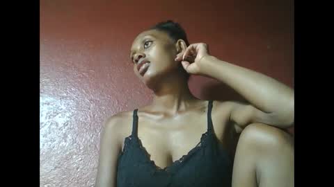 Snapshot of ninie246746 chatting on January 21, 4:43 am ninie246746 online show from January 21, 4:43 am