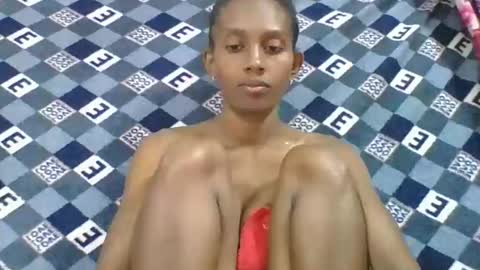 Snapshot of ninie246746 chatting on February 23, 6:33 am ninie246746 online show from February 23, 6:33 am