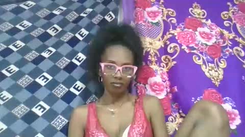 ninie246746 online show from April 12, 6:46 pm