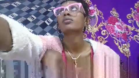 ninie246746 online show from April 13, 6:52 am