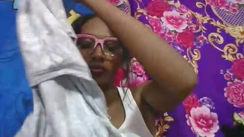 ninie246746 online show from May 16, 10:36 am
