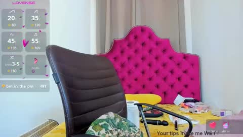 Snapshot of ninna_dee chatting on December 17, 7:50 am nina dee online show from December 17, 7:50 am