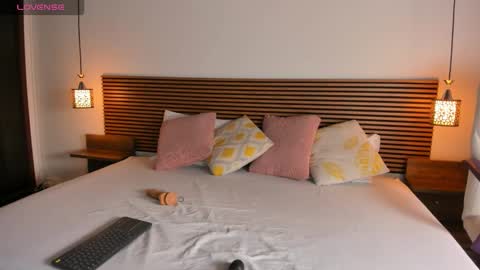 Nitha Gonzalez online show from November 5, 8:20 pm