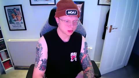 Snapshot of nlrb93 chatting on October 31, 6:20 pm BNate93 online show from October 31, 6:20 pm