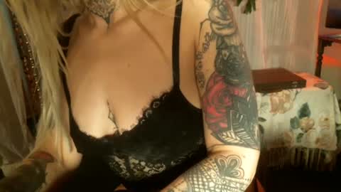 Snapshot of no_facequeen chatting on January 20, 6:42 am Leah online show from January 20, 6:42 am