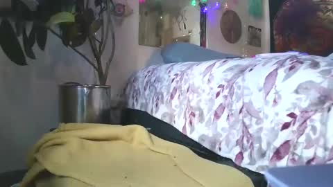 Snapshot of no_facequeen chatting on September 8, 3:22 pm Leah online show from September 8, 3:22 pm