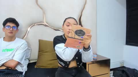 Snapshot of noa_arez chatting on October 12, 1:59 am NoaandArez online show from October 12, 1:59 am