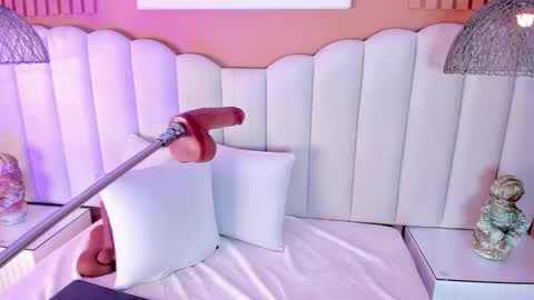 Snapshot of noa_moon chatting on November 7, 8:03 am Noa online show from November 7, 8:03 am