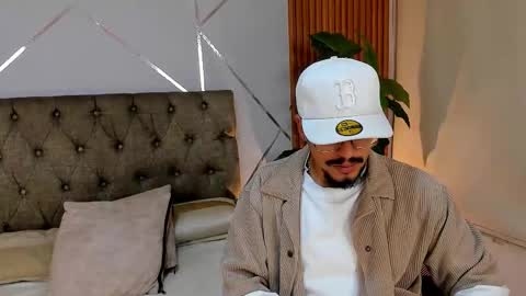 noa_n_luxy online show from November 12, 3:51 am