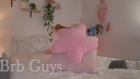 Snapshot of noah__23 chatting on May 18, 10:37 pm noah__23 online show from May 18, 10:37 pm