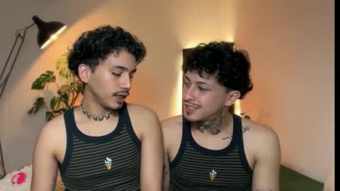 noah_and_steven online show from May 6, 10:15 pm