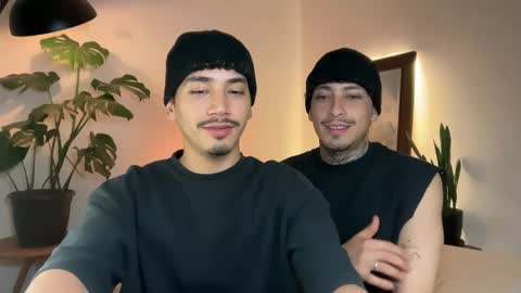 noah_and_steven online show from May 31, 3:04 am