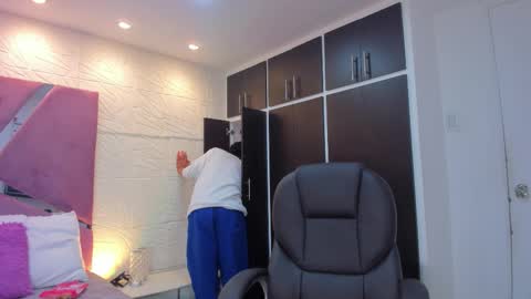 Noah De Luca online show from March 18, 7:06 pm