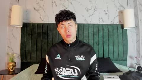 noah_dupont_ online show from January 19, 11:47 am