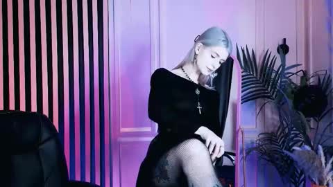 Snapshot of noah_elmer chatting on February 11, 2:44 pm REAL name LiaDM are always open online show from February 11, 2:44 pm