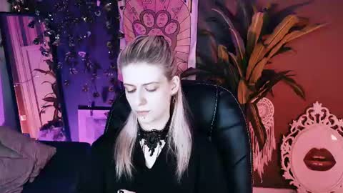 Snapshot of noah_elmer chatting on June 24, 1:54 pm REAL name LiaDM are always open online show from June 24, 1:54 pm