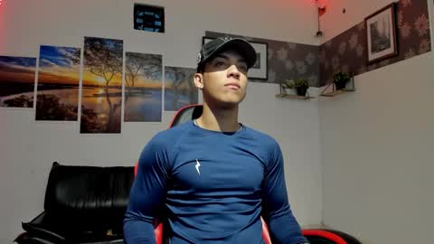 noah_flynn1 online show from February 27, 9:42 am