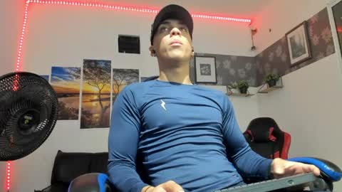 noah_flynn1 online show from March 1, 11:01 am